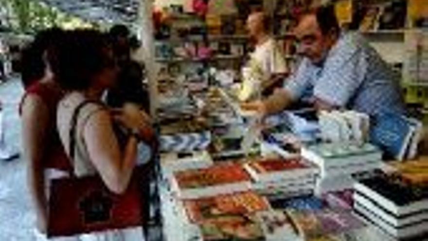 Autores y libreros reclaman un nuevo modelo de Feria del Libro