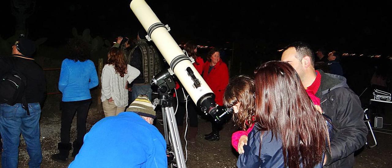 Imagen de archivo de una jornada de observación en Cala d’Hort. | DI