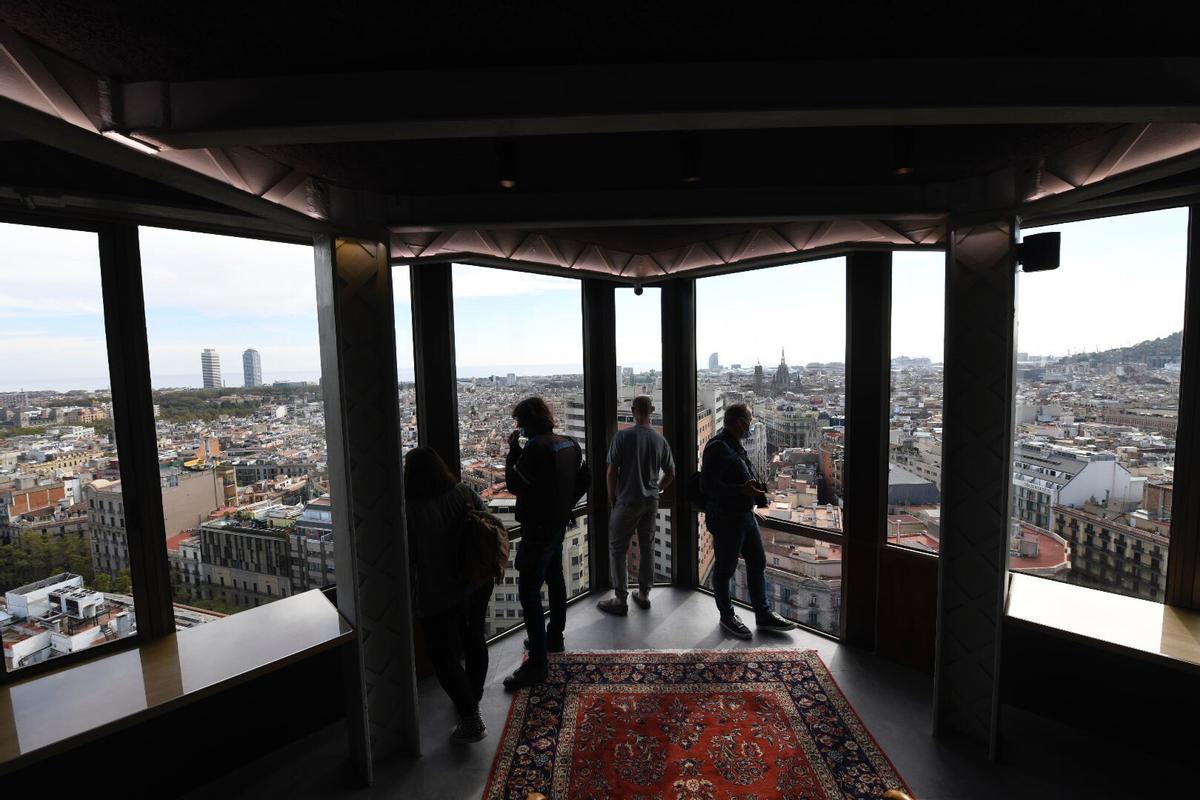 Barcelona. 23.10.2021. Barcelona La planta 20 de la torre Urquinaona y sus espectaculares vistas 360 grados que se puede visitar este fin de semana con motivo de la programación de las 48 horas Open House. Fotografía de Jordi Cotrina