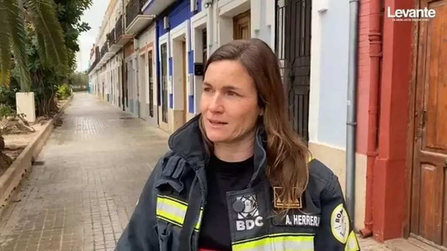 La primera oficial del consejo de bomberos de Castelló: "Ha supuesto un reto familiar importante"