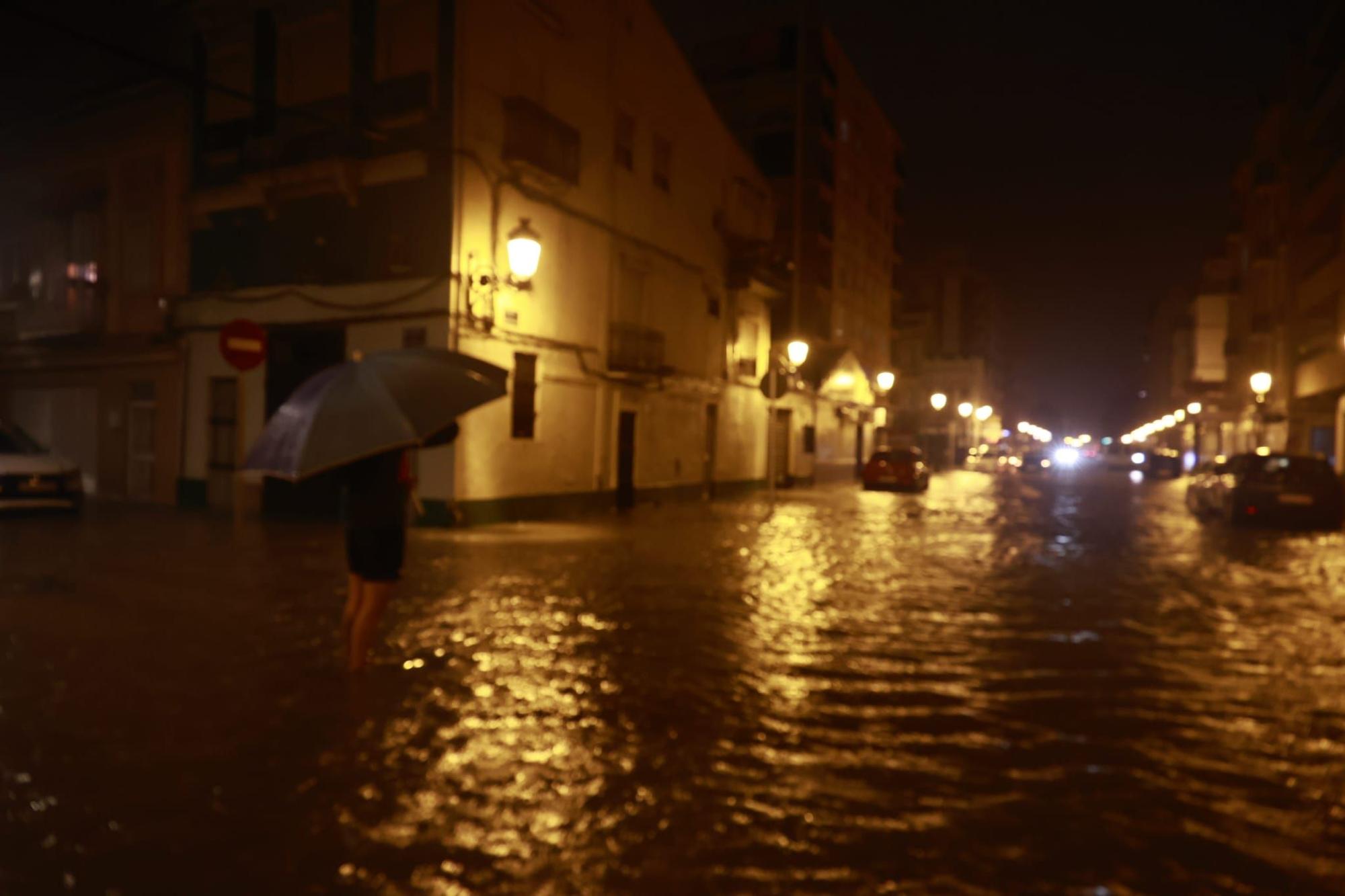 Las lluvias torrenciales descargan con fuerza sobre Valencia