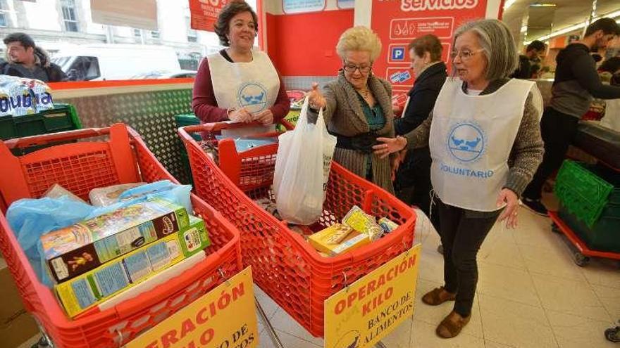 Voluntarias que colaboraron en la recogida de ayer. // G. Santos