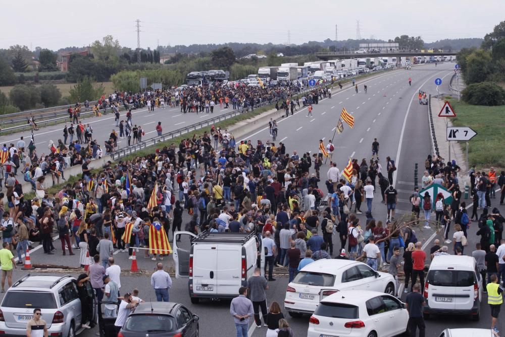 Tall de l'autopista AP-7 a Girona sud per protestar per la sentència del procés