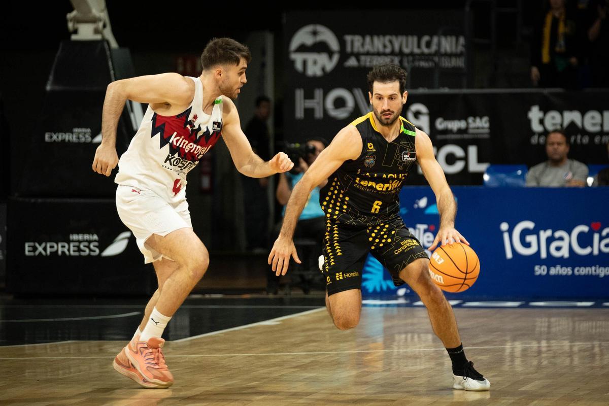 Fitipaldo trata de marcharse de Rafa Villar en el Canarias-Baskonia de hace tres semanas.