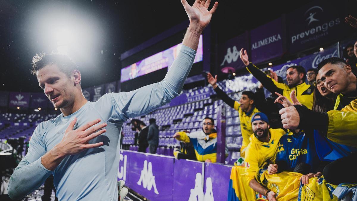 Dinko Horkas agradece el respaldo de la afición amarilla en Zorilla.