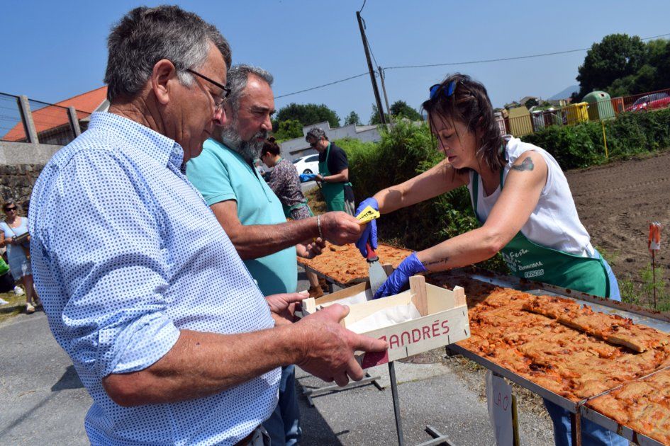Asistentes a la Festa da Empanada de Millo de Cordeiro.