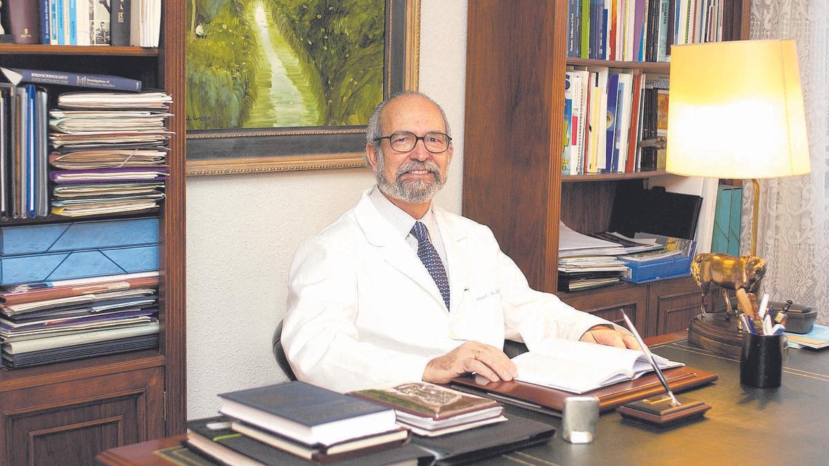 Dr. Antonino Jara Albarrán. Catedrático de Medicina por la UCM. Especialista en Endocrinología y Nutrición.