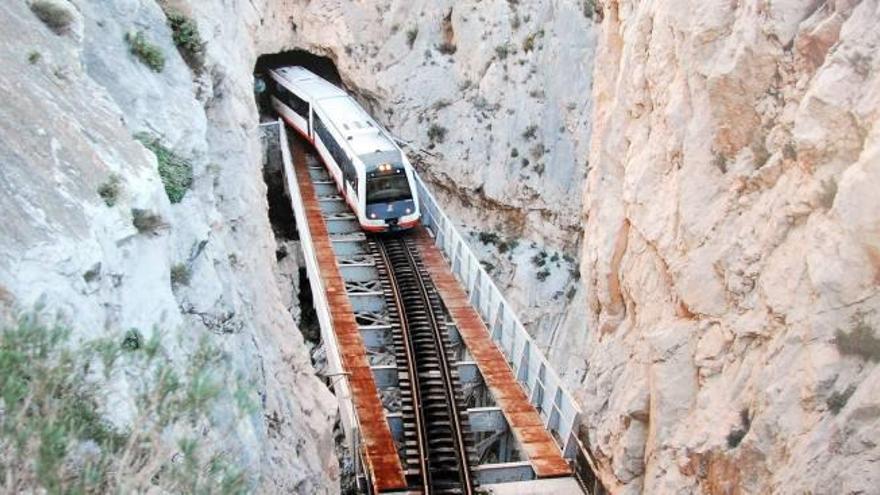 Ferrocarrils hará pruebas de carga en los puentes de hierro centenarios del «trenet»