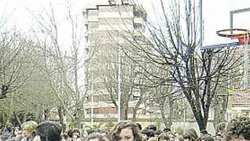 liceo la corolla. Los alumnos portaron una vela por cada víctima de la violencia.