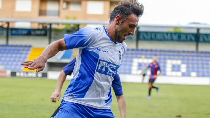 Eldin, en un partido con el Alcoyano.