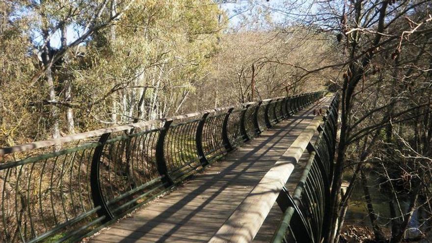 La ruta por la Sierra Norte de Sevilla que recorre unas antiguas minas y pasa por cascadas y bosques: fácil para hacer en familia