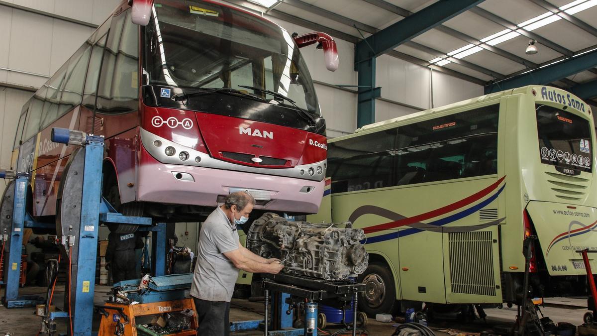 Sustitución del cambio de un autobús.