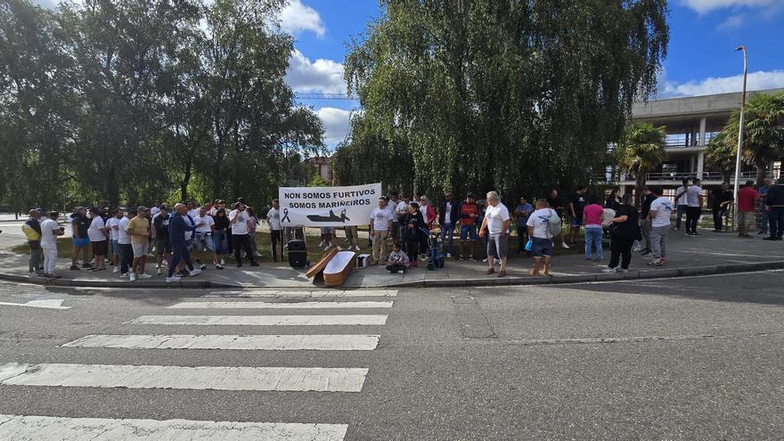 Mariscadores de Boiro protestan por un reparto que los lleva a la “ruina”