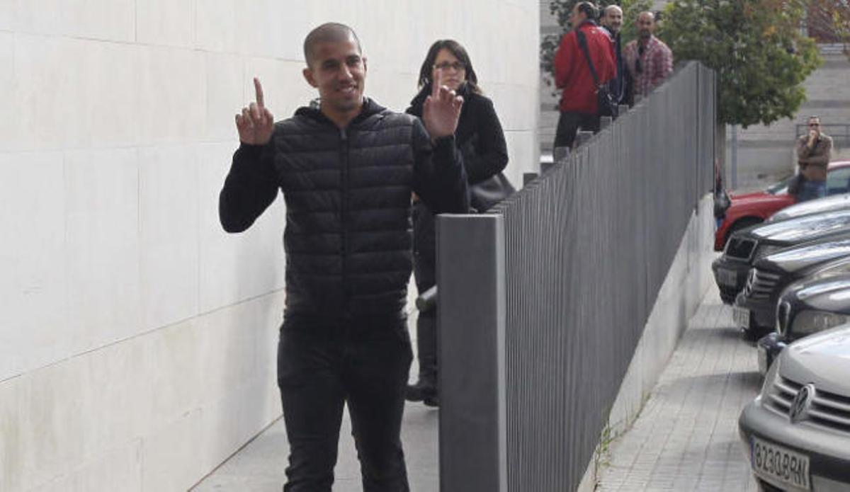 Feghouli salda con 400 euros de multa conducir sin carné