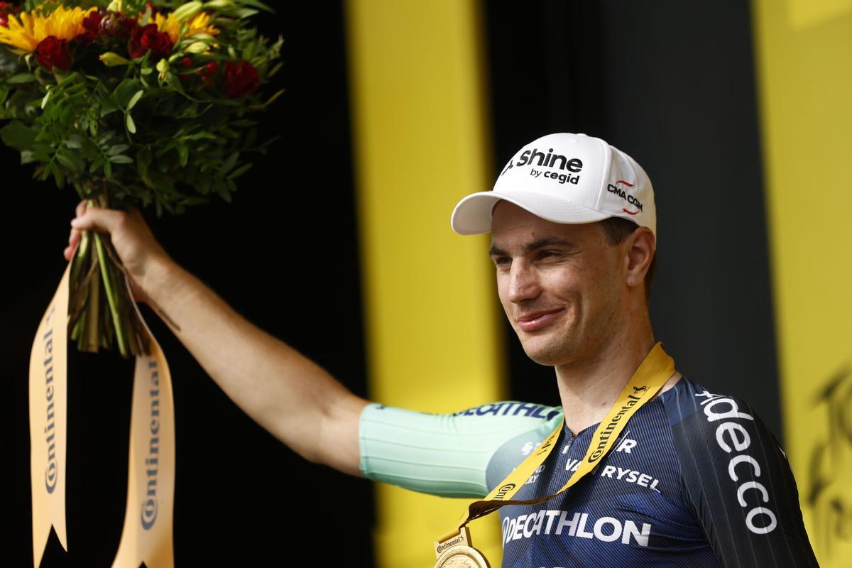 El neerlandés Olav Kooij sorprendió a los grandes favoritos con una victoria en el primer 'sprint' del Tour de Francia.