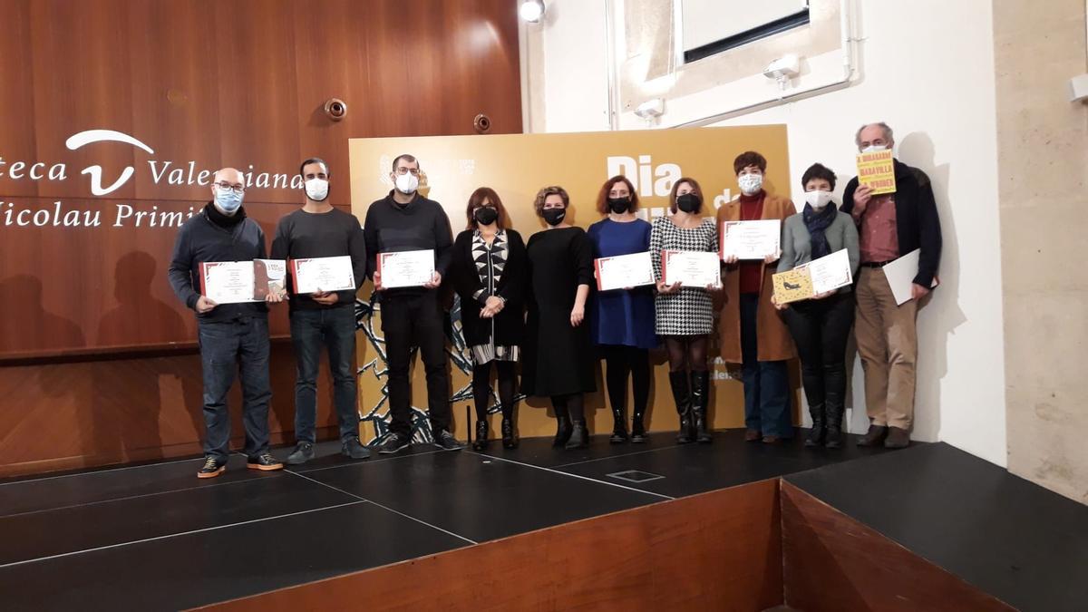 La secretaria autonómica de Cultura y Deporte, Raquel Tamarit, acompañada por la directora general de Cultura y Patrimonio, Carmen Amoraga, han entregado los premios.