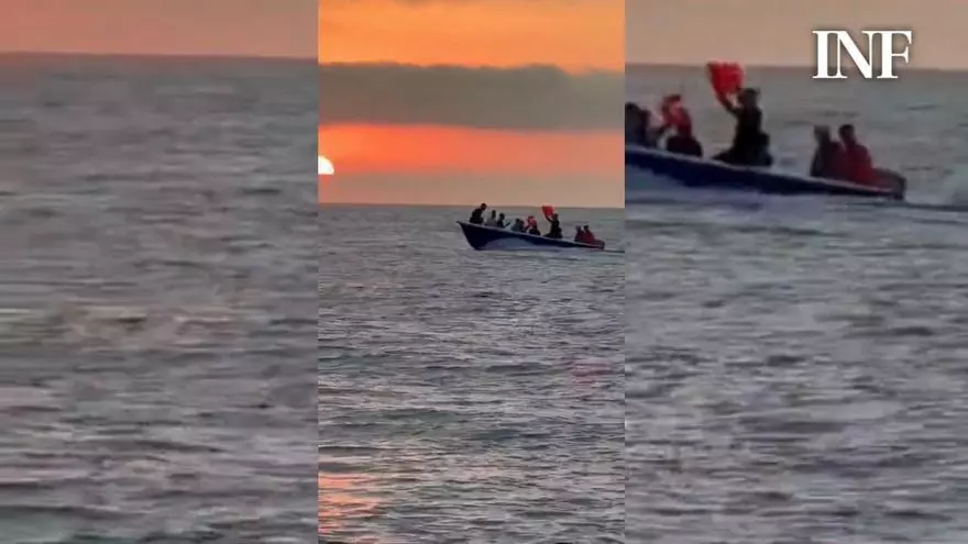 Unos pescadores graban una patera llegando a la cala del Tío Ximo de Benidorm