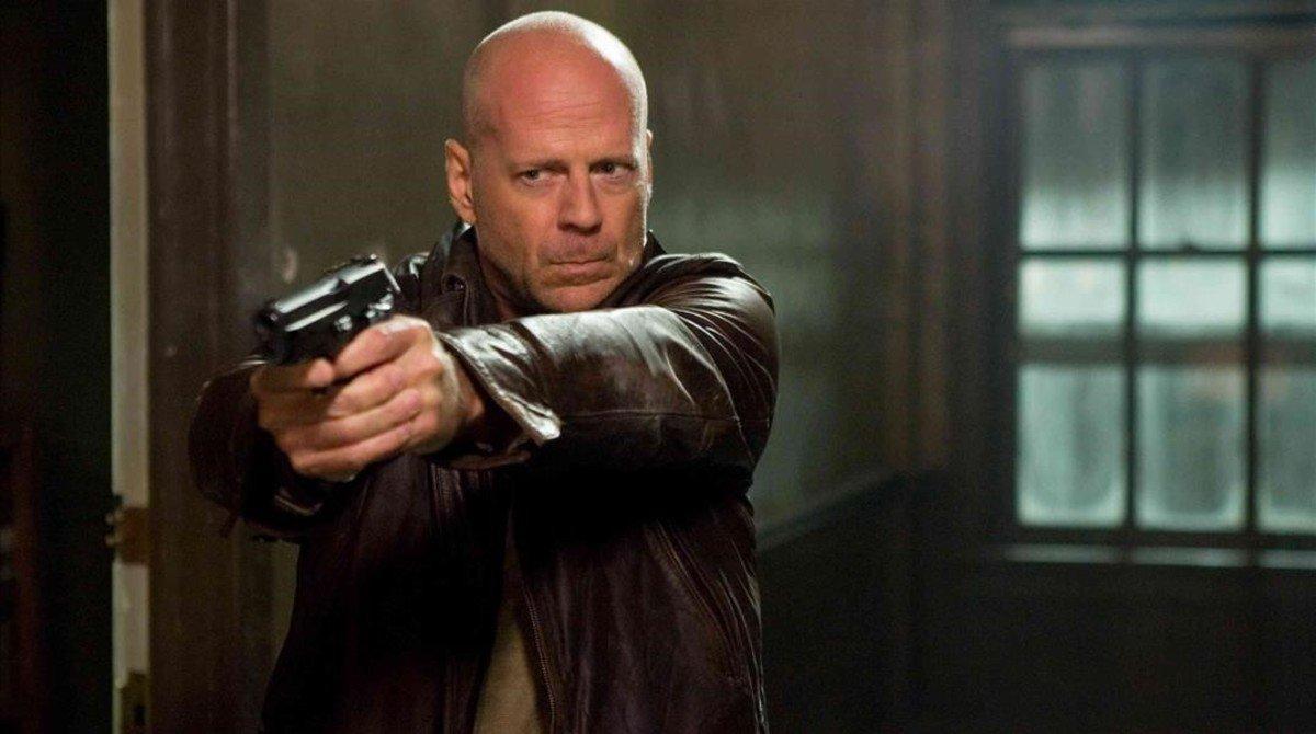 television bruce willis en la pelicula jungla de cristal 4