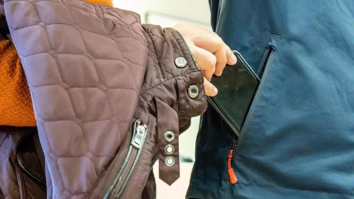 Fotomontaje del robo de una cartera