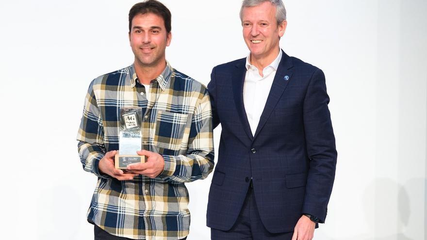 Francisco Millán recibe el Premio Artesanía de Galicia por “Noray”