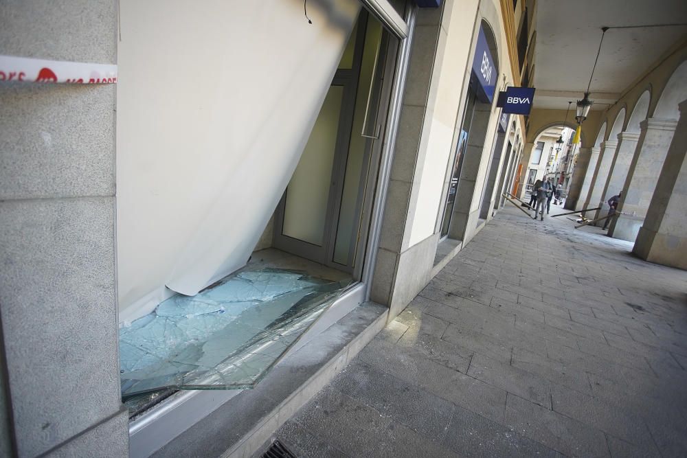 Les entitats bancàries assaltades a Girona intenten tornar a la normalitat