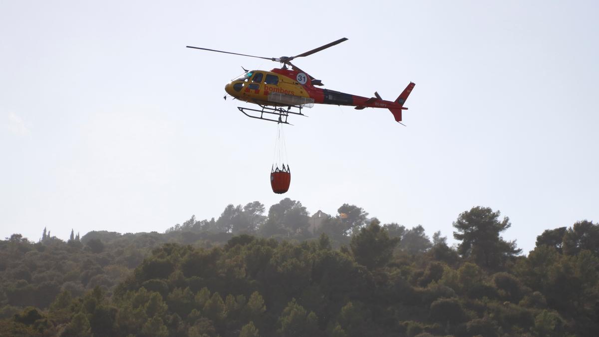 Un helicòpter dels Bombers de la Generalitat