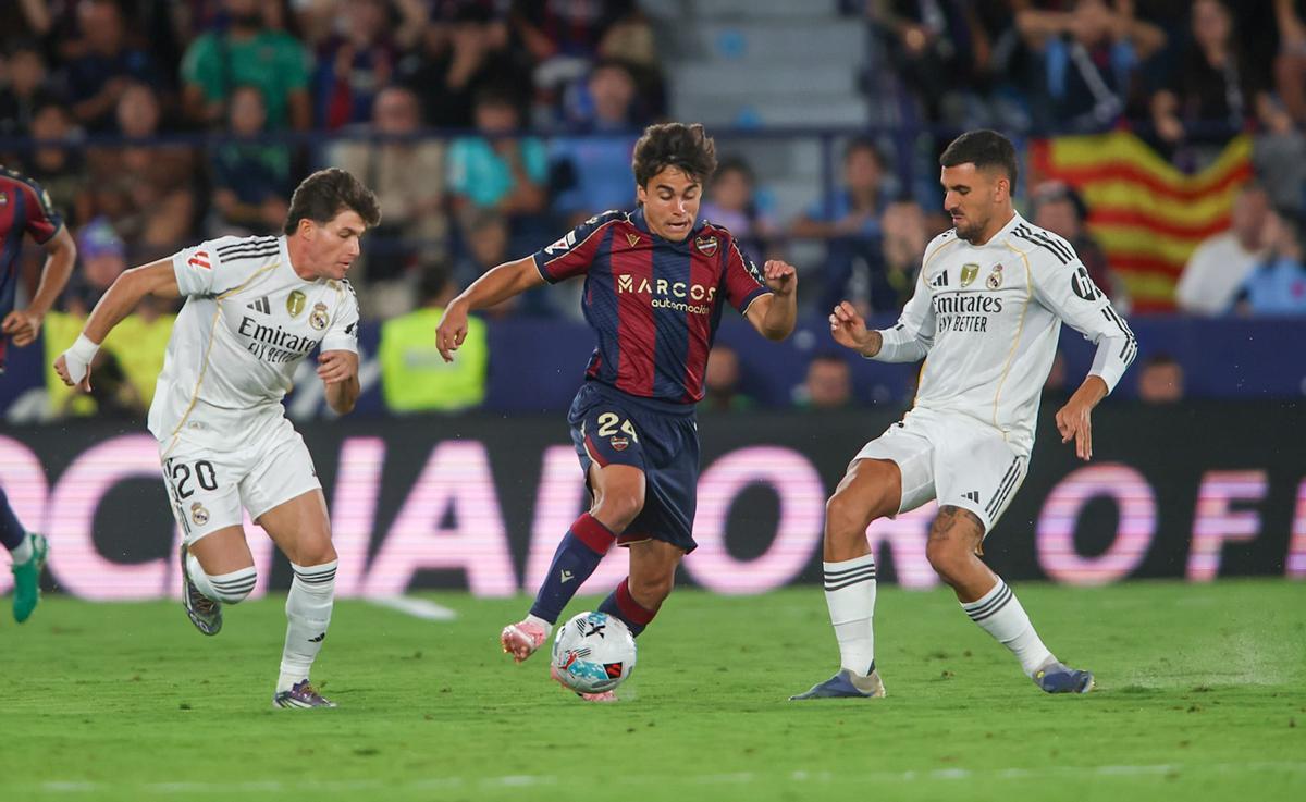 Todas las fotos del Levante UD - Real Madrid en el Ciutat de València