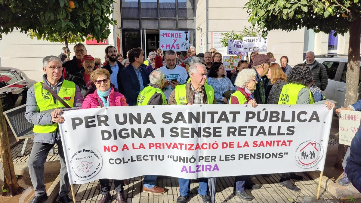 Manifestación frente al centro de salud Alzira II.