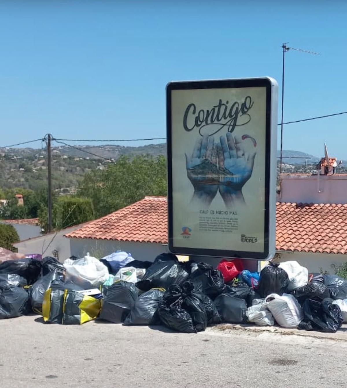 Calp, repleta de basura en el tercer día de huelga en la retirada de residuos (imágenes)