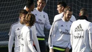 Navas, Ronaldo, James, Modric, Kovacic i Bale comparteixen confidències abans del clàssic.