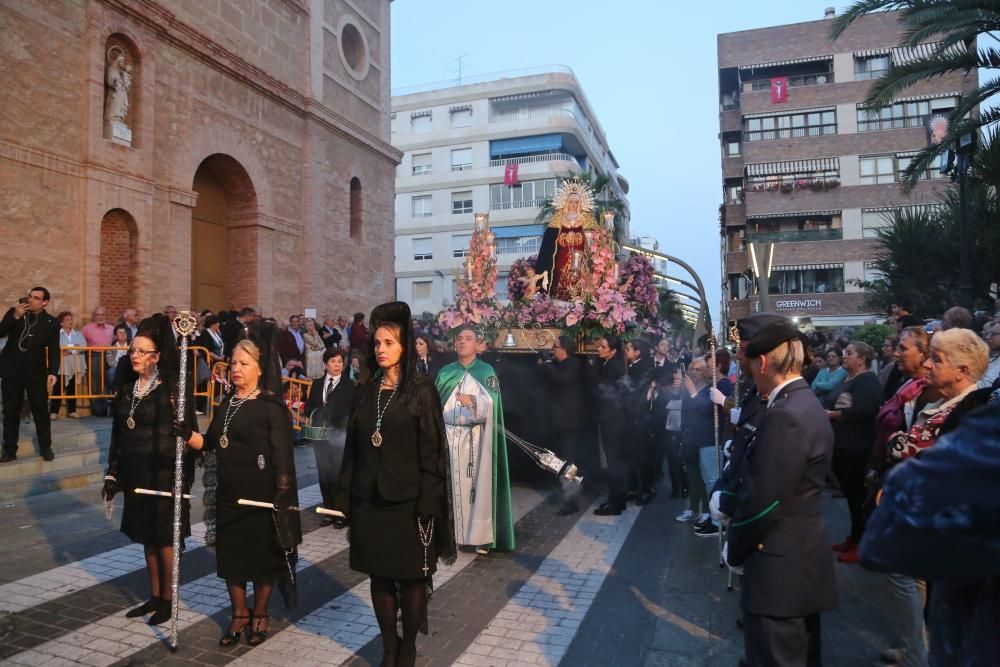 Procesión del Santo Entierro de Cristo en Torrevieja, Viernes Santo, con la participación de 18 imágenes y 154 cofradías