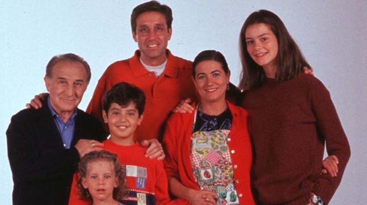 Pedro Peña, amb la resta d’actors de ’Médico de familia’ (Tele 5).