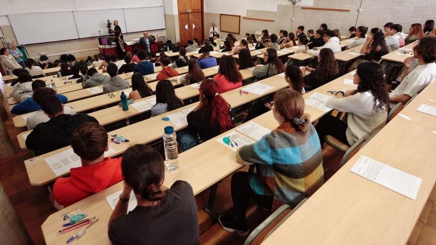 Alumnos tinerfeños, en la última EBAU celebrada el pasado mes de junio.