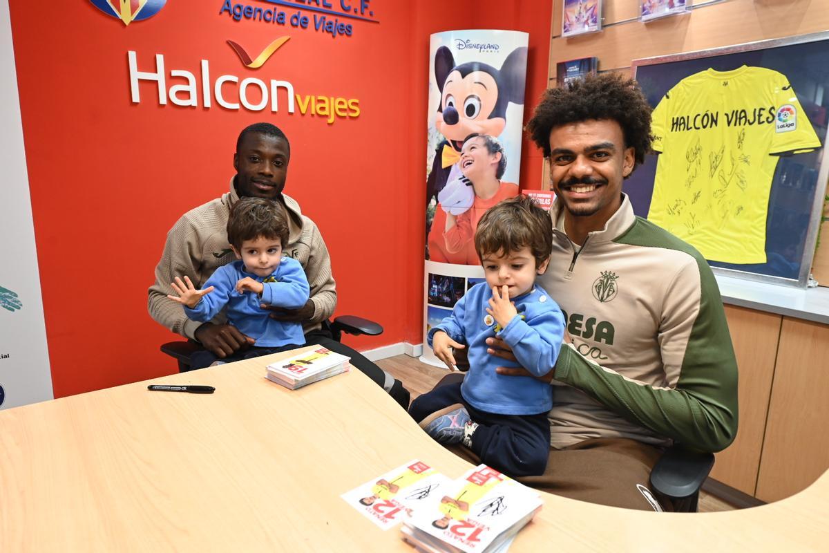 Galería | Baño de masas de Nicolas Pepe y Renato Veiga en Vila-real