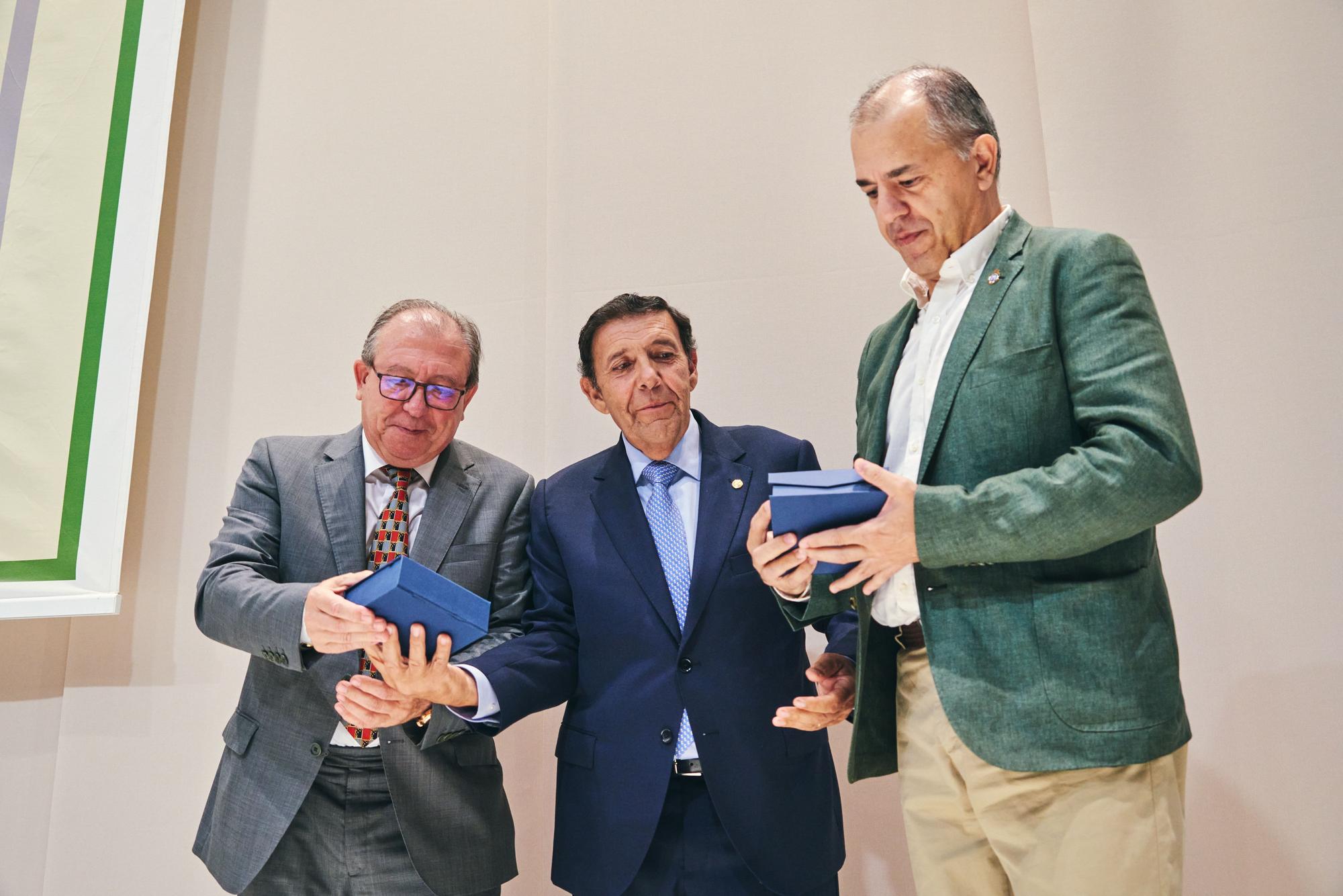 Fotogalería | Jesús Usón, colegiado de honor del Colegio de Médicos de Cáceres