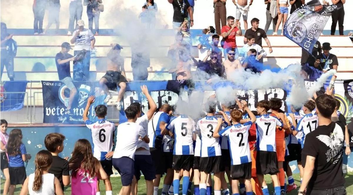 El Hércules Infantil A celebra un ascenso en la Ciudad Deportiva