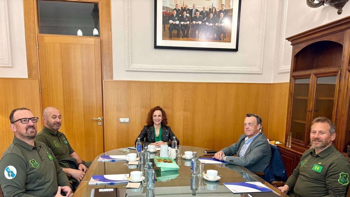 Reunión de la fiscala superior de Galicia con el director xeral de Defensa do Monte e integrantes de la Unidade de Investigación de Incendios Forestais de Medio Rural.