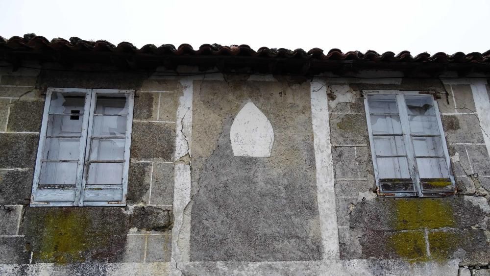 Esgrafiados en la Ribeira Sacra // Mar López Sotelo