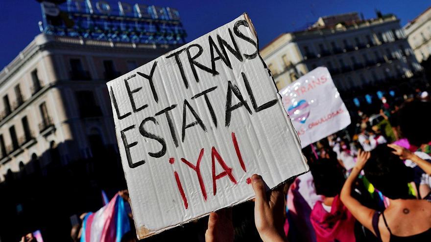 Cartel de una manifestación a favor de la Ley Trans.