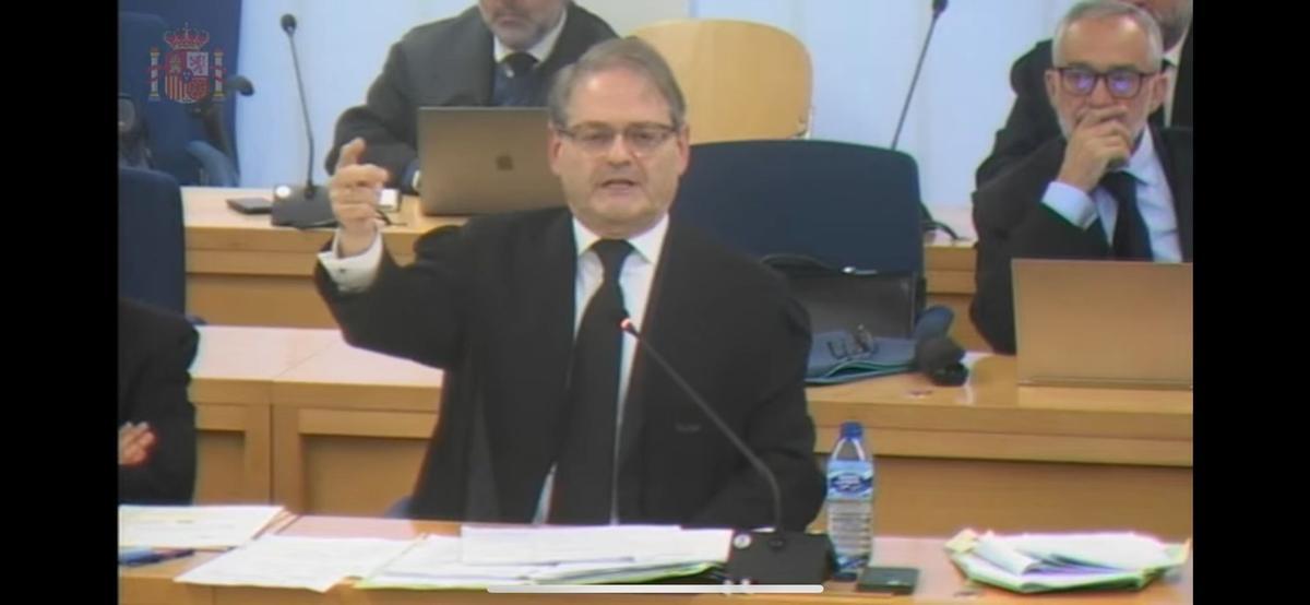 El abogado de Camps, Pablo Delgado, durante su informe en la última sesión del juicio de la Gürtel valenciana.