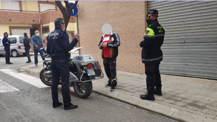 Descubren un bar abierto a clientes en Yecla pese al estado de alarma