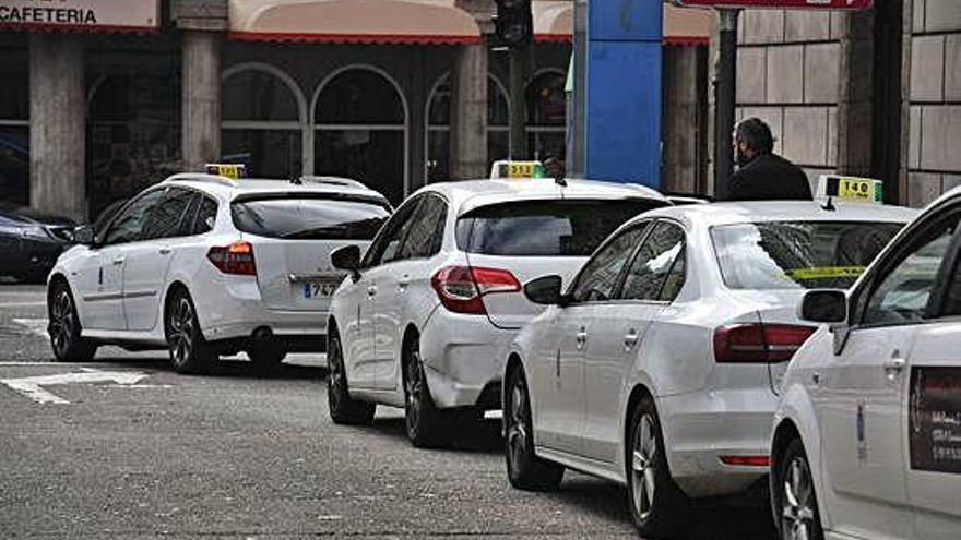 Taxis en una parada de A Coruña.