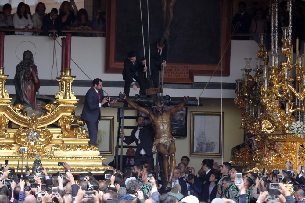 Traslado del Cristo de la Buena Muerte a cargo de la Legión.