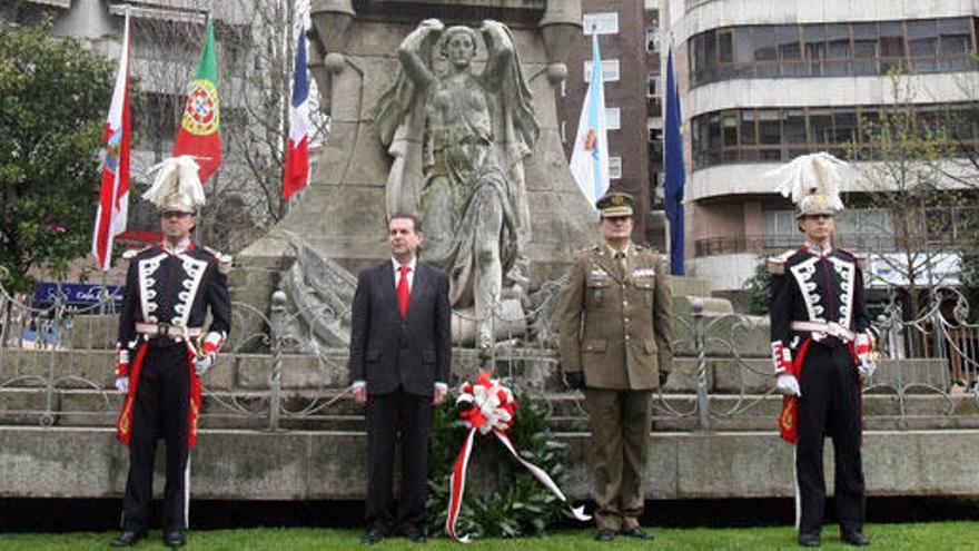 Ofrenda a los héroes de la Reconquista. / J. DE ARCOS