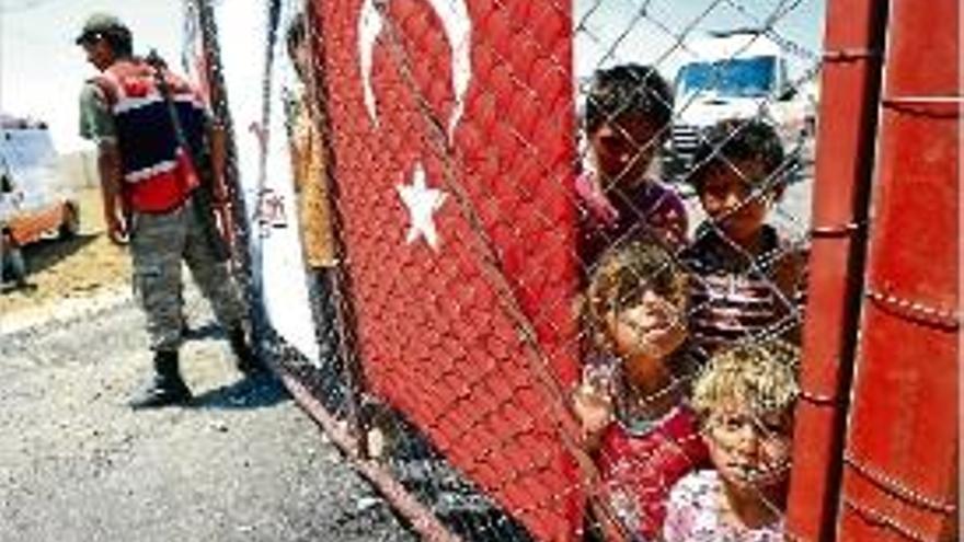 Diversos nens sirians d&#039;un campament de refugiats de Turquia.