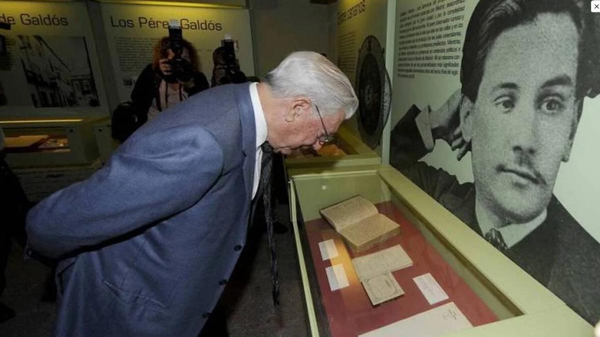 Mario Vargas Llosa en Casa Museo Perez Galdos en 2012.