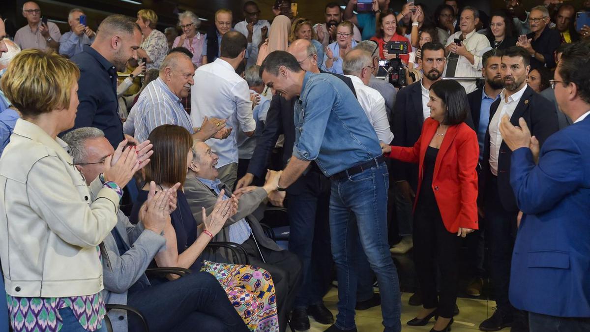 Sánchez se compromete a poner en el mercado más viviendas para jóvenes.