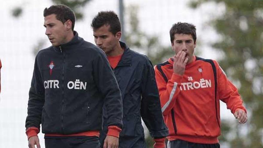 Lago, con Danilo y Abalo, ayer en A Madroa.