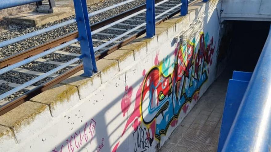 Suciedad, dejadez y problemas de acceso: los vecinos de Villanueva de Gállego denuncian el estado de su estación