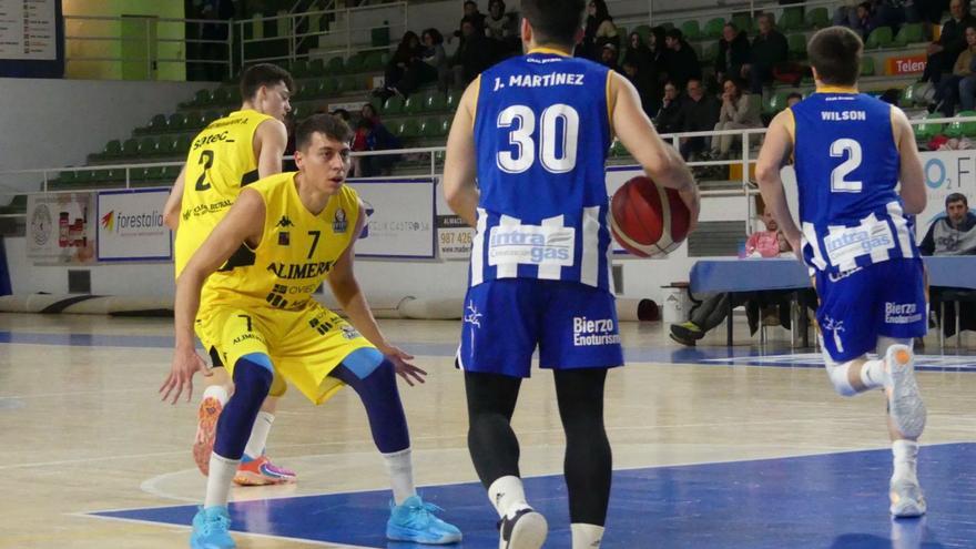 El OCB sigue probando: El Alimerka Oviedo cae (82-75) en Ponferrada en un amistoso que le sirvió para poner en práctica las novedades de Guillermo Arenas